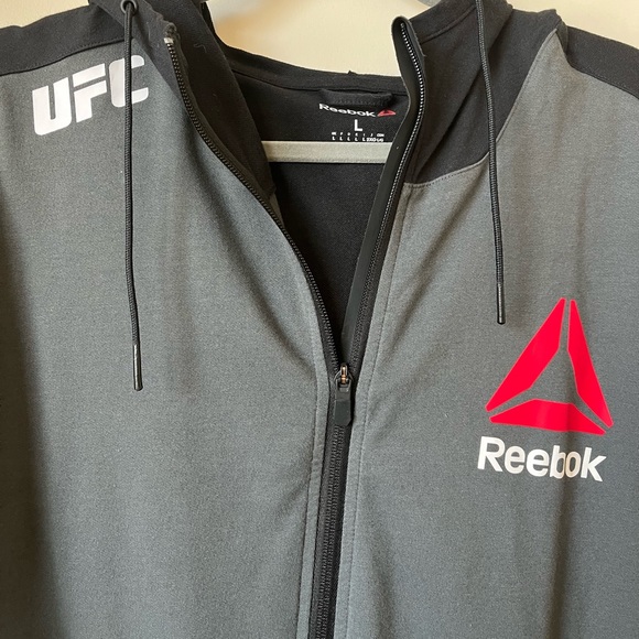 Men’s Reebok UFC lightweight training zip up with hood. US size Large. EUC - Picture 1 of 3